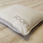 JOOP! Kissen Uni Doubleface Pergament-Sand 
 	KOSTENLOSER VERSAND
 	inkl. hochwertiger Federfüllung 1