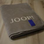 JOOP! Wohndecke Uni-Doubleface Sand-Pergament 
 	KOSTENLOSER VERSAND 1