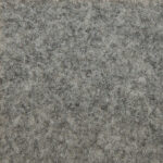 Teppichfliese Balta Vox 50 x 50 cm, Farbe 901 hell grau Selbstliegende Teppichfliesen, geeignet für Fußbodenheizungen und Stuhlrollen im Wohnbereich. Schwere Rückenbeschichtung mit Vliesabdeckung. Nadelvelour. Verschiedene Farben lassen sich auch kombinieren.Teppichfliese 50 x 50 cmGesamtgewicht: 3050 g/m²Höhe: 6,5 mmBrandklasse B114 Tage Lieferzeit